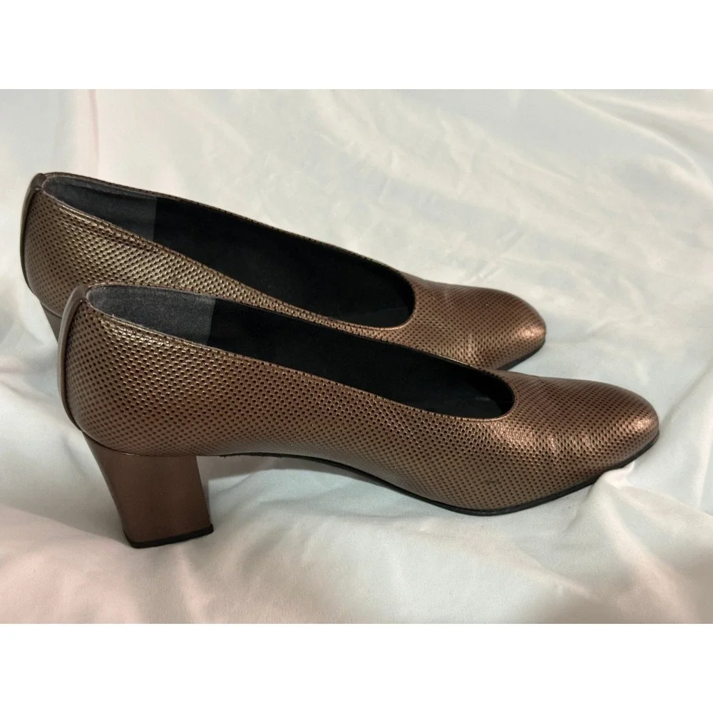 VTG Stuart Weitzman Bronze Metallic Eel Skin Block Heel Pumps Size 8 B‎ Spain